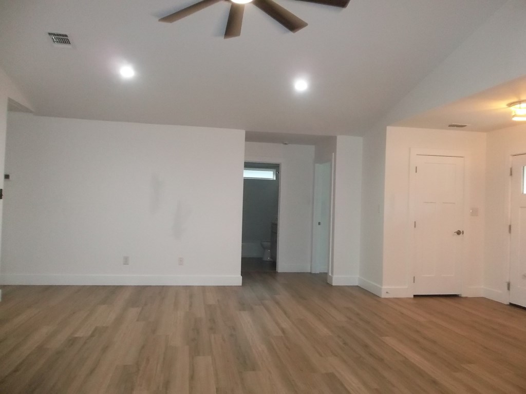 240 Pin Oak Way North Kerrville, TX 78028 - Photo 4 of 12 Living room