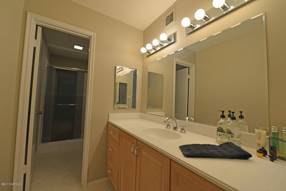 1054 East Pueblo Road, Unit 12D Phoenix, AZ 85020 - Photo 15 of 26 Master Bath