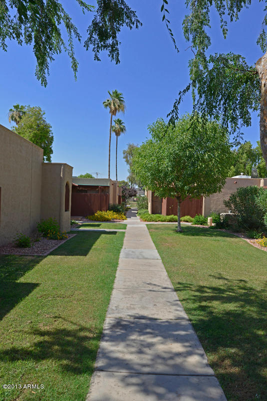 1054 East Pueblo Road, Unit 12D Phoenix, AZ 85020 - Photo 23 of 26 Garden Path