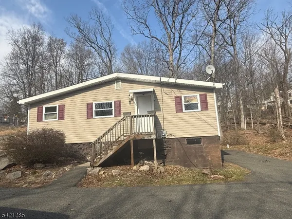 $2,000 | 207 Nariticong Avenue, Unit A, Hopatcong, NJ 07843