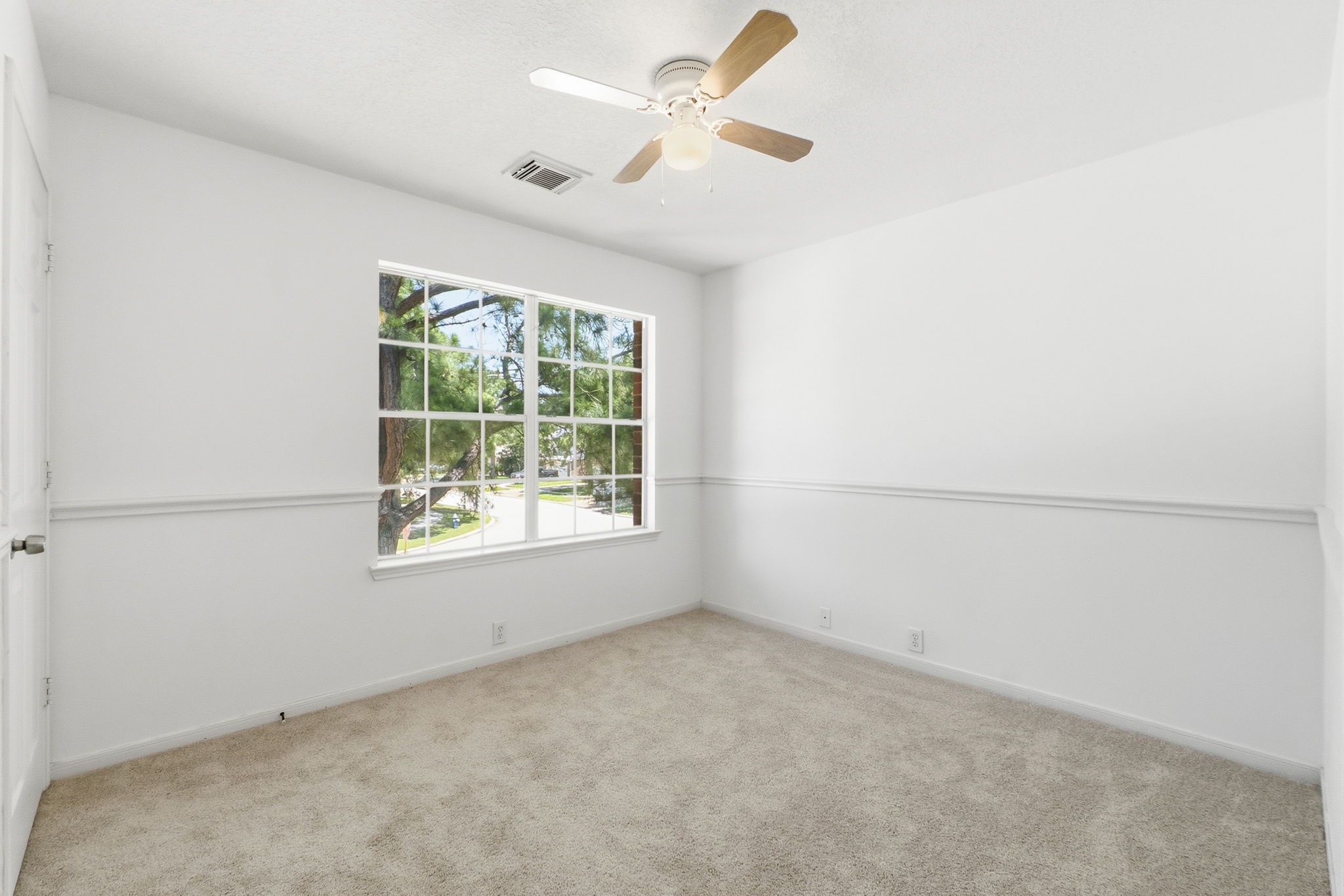 11907 Ezekiel Road Tomball, TX 77375 - Photo 34 of 39 an empty room with a window and a ceiling fan