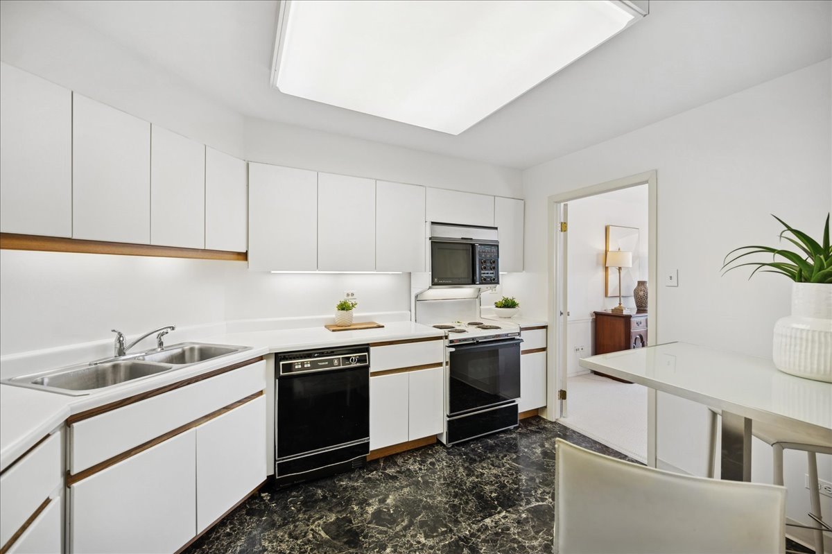 640 Winnetka Mews, Unit 405 Winnetka, IL 60093 - Photo 13 of 23