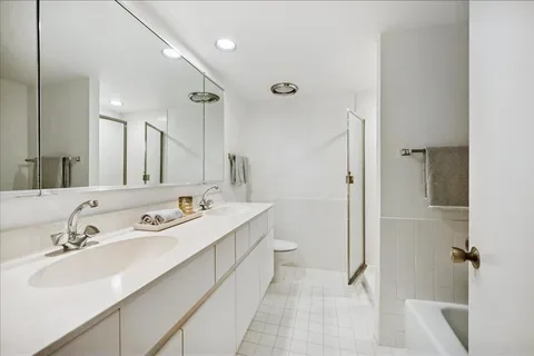 $639,000 | 640 Winnetka Mews, Unit 405, Winnetka, IL 60093