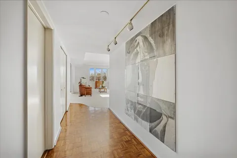 $639,000 | 640 Winnetka Mews, Unit 405, Winnetka, IL 60093