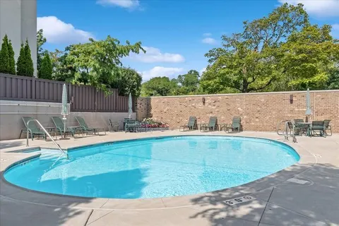 $639,000 | 640 Winnetka Mews, Unit 405, Winnetka, IL 60093