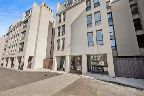 $639,000 | 640 Winnetka Mews, Unit 405, Winnetka, IL 60093