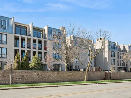 $639,000 | 640 Winnetka Mews, Unit 405, Winnetka, IL 60093