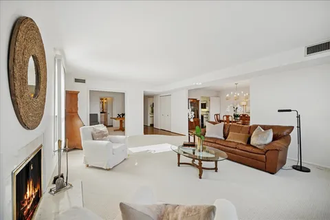 $639,000 | 640 Winnetka Mews, Unit 405, Winnetka, IL 60093