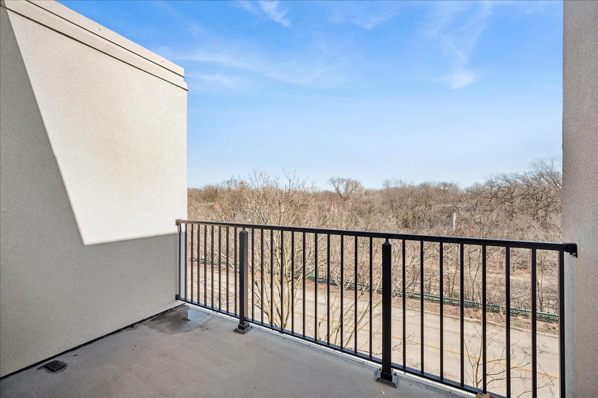 640 Winnetka Mews, Unit 405 Winnetka, IL 60093 - Photo 7 of 23