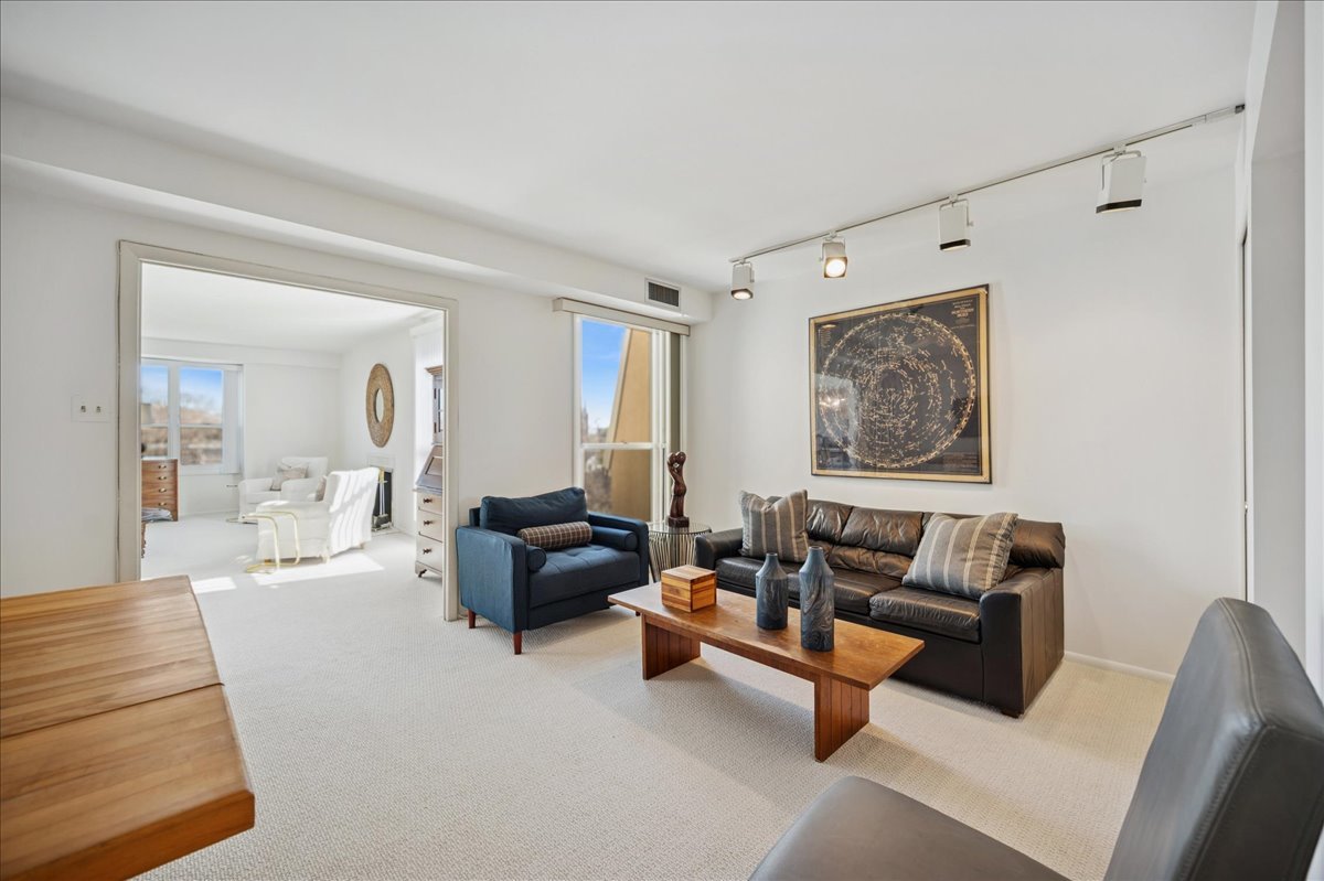 640 Winnetka Mews, Unit 405 Winnetka, IL 60093 - Photo 10 of 23