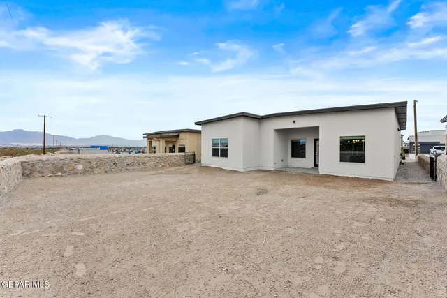 $367,950 | 1135 Brass Hl Avenue, Santa Teresa, NM 88008