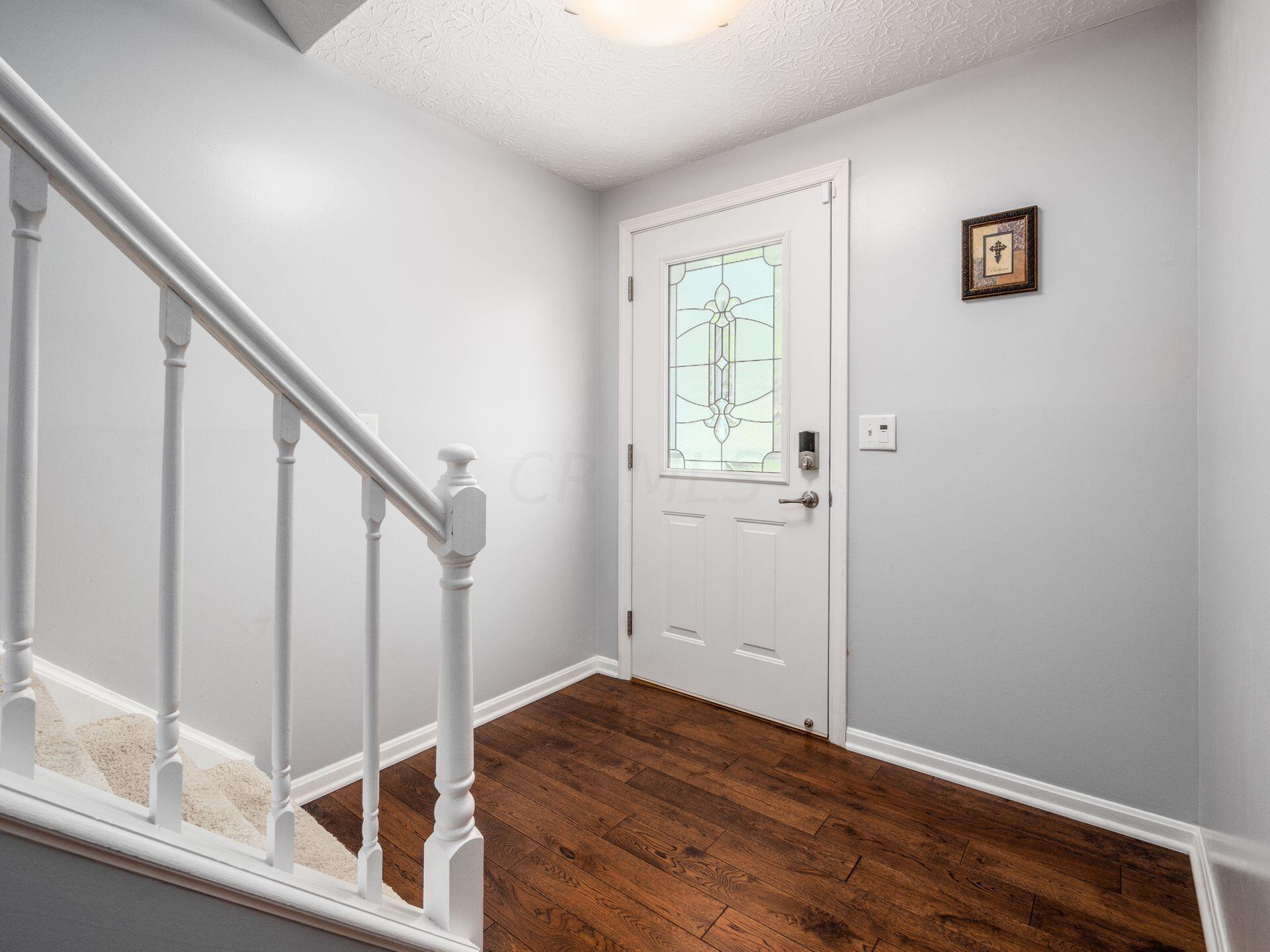 8087 Simfield Road Dublin, OH 43016 - Photo 5 of 39 Entryway