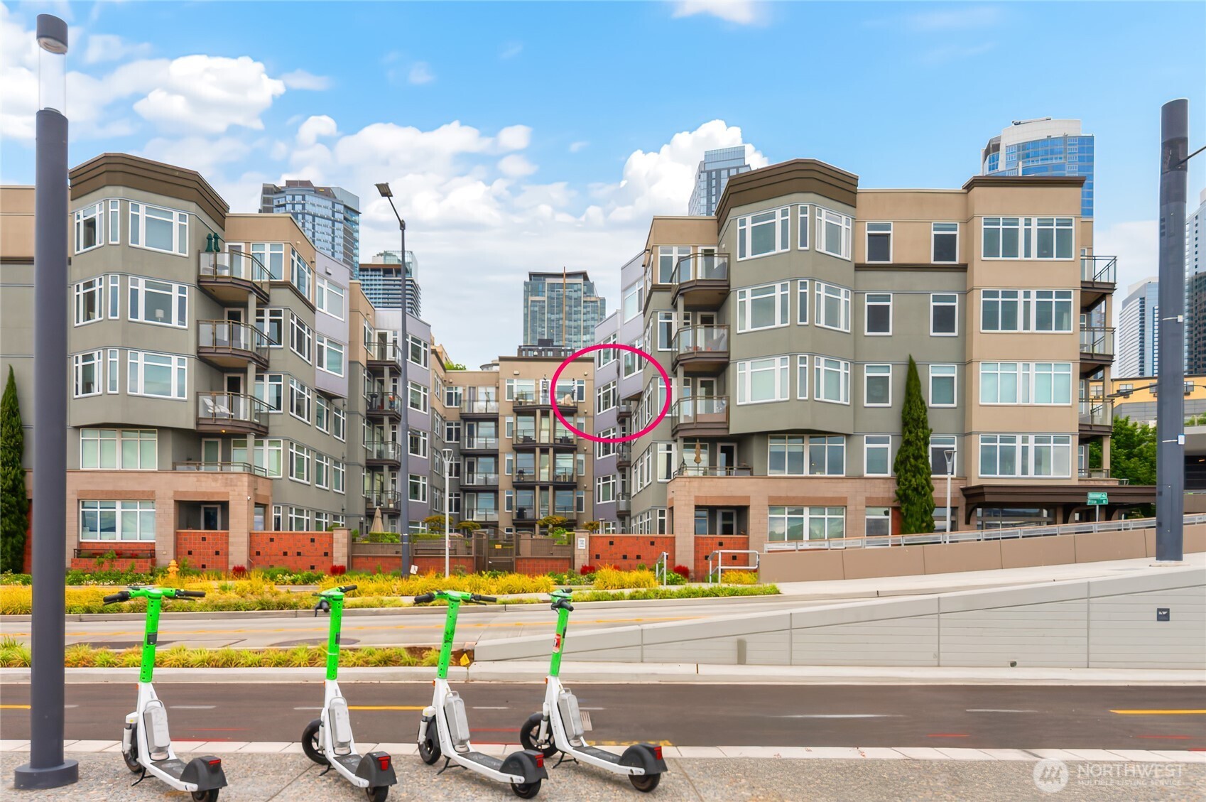1900 Alaskan Way, Unit 404 Seattle, WA 98101 - Photo 2 of 40 Gallery Image 2