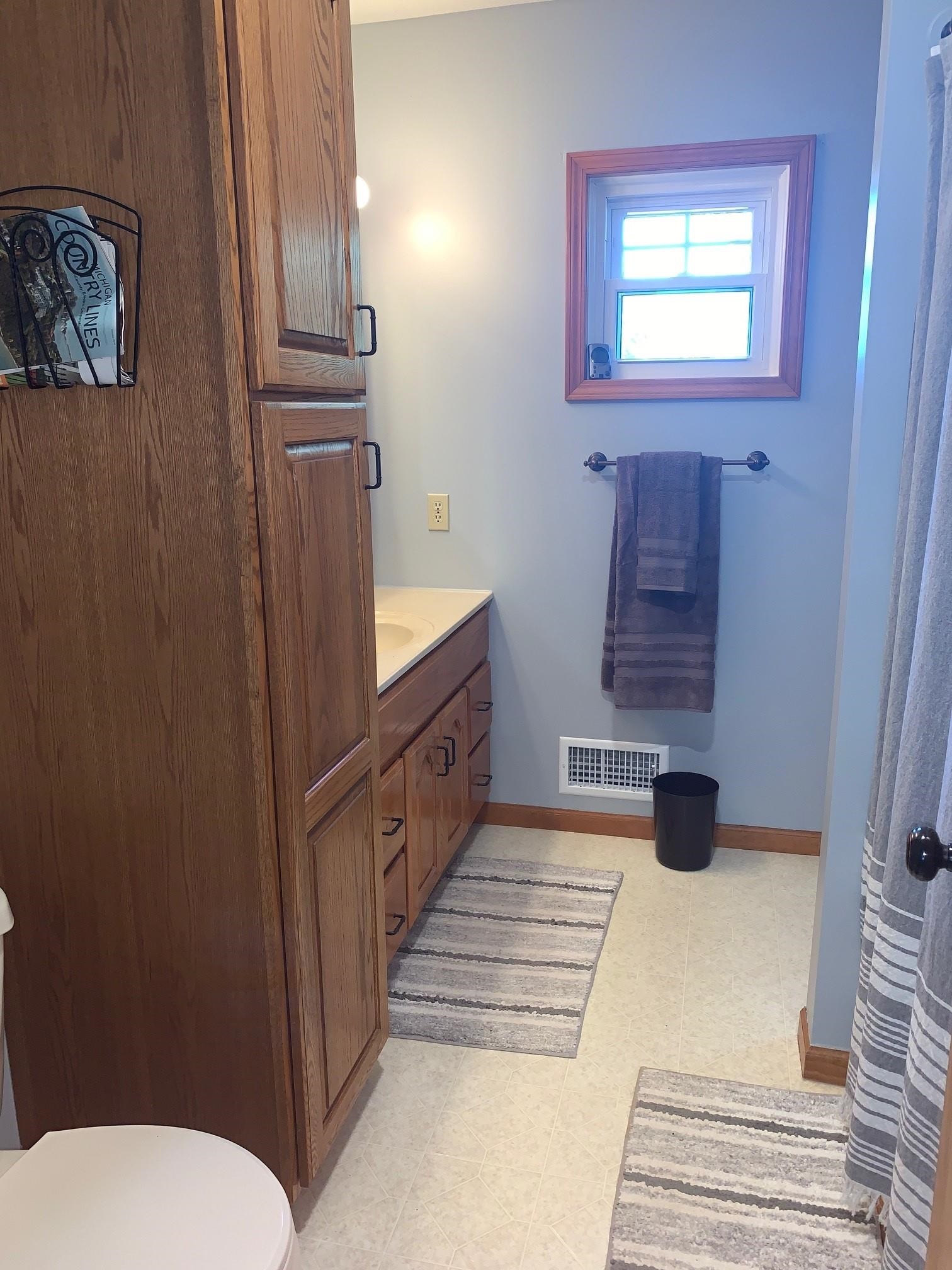 5913 East Fremont Road Shepherd, MI 48883 - Photo 26 of 40 1902117-25.JPG