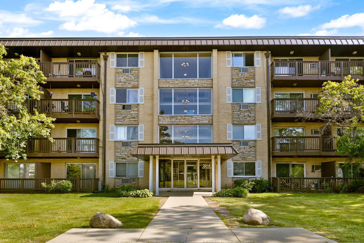 2214 South Goebbert Road, Unit 178 Arlington Heights, IL 60005 - Photo 2 of 25