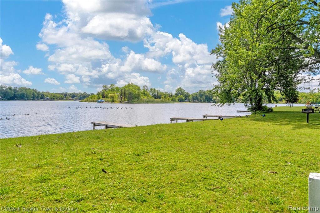 355 Rivard Boulevard Waterford, MI 48327 - Photo 31 of 43