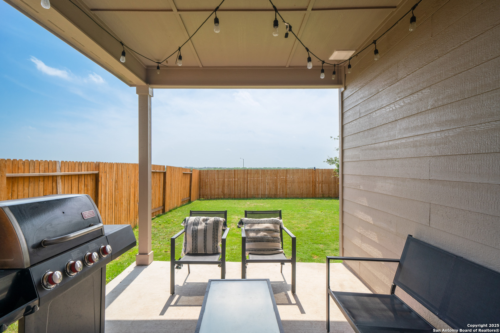 6430 Thorpe Converse, TX 78109 - Photo 20 of 25 a view of a balcony with furniture