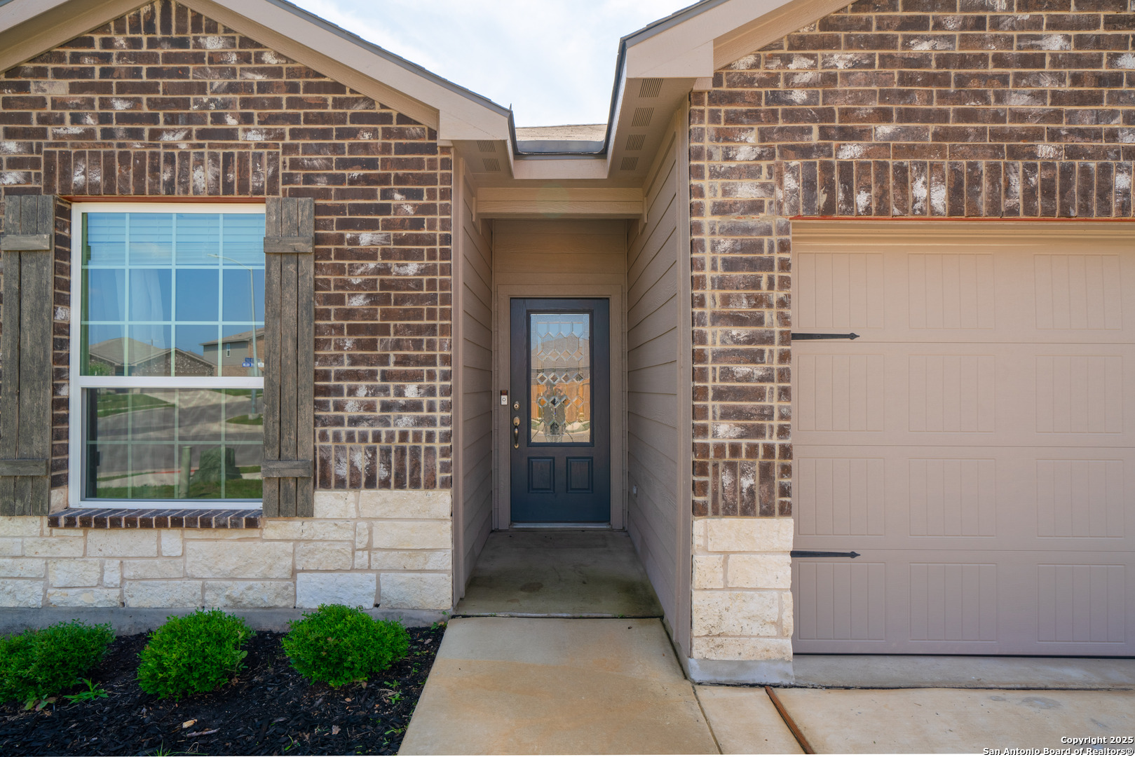 6430 Thorpe Converse, TX 78109 - Photo 2 of 25 a front view of a house with a large window