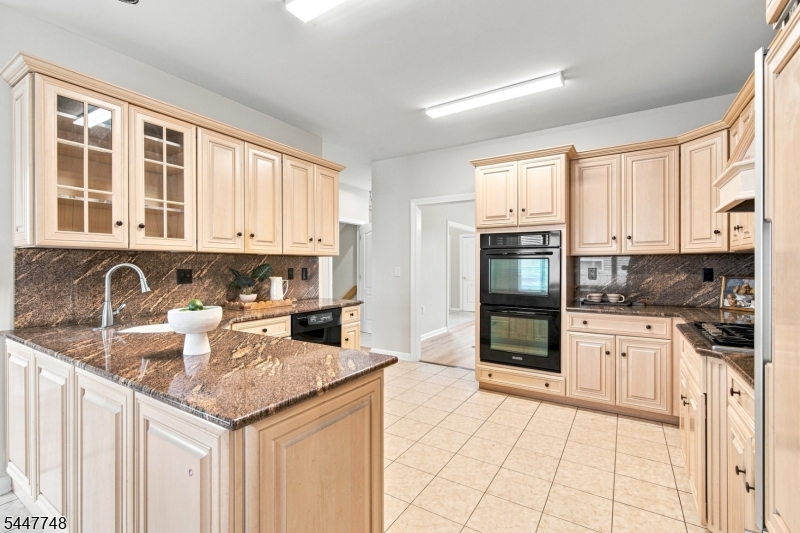907 Colonia Road Elizabeth, NJ 07208 - Photo 14 of 44 Gallery Image 14