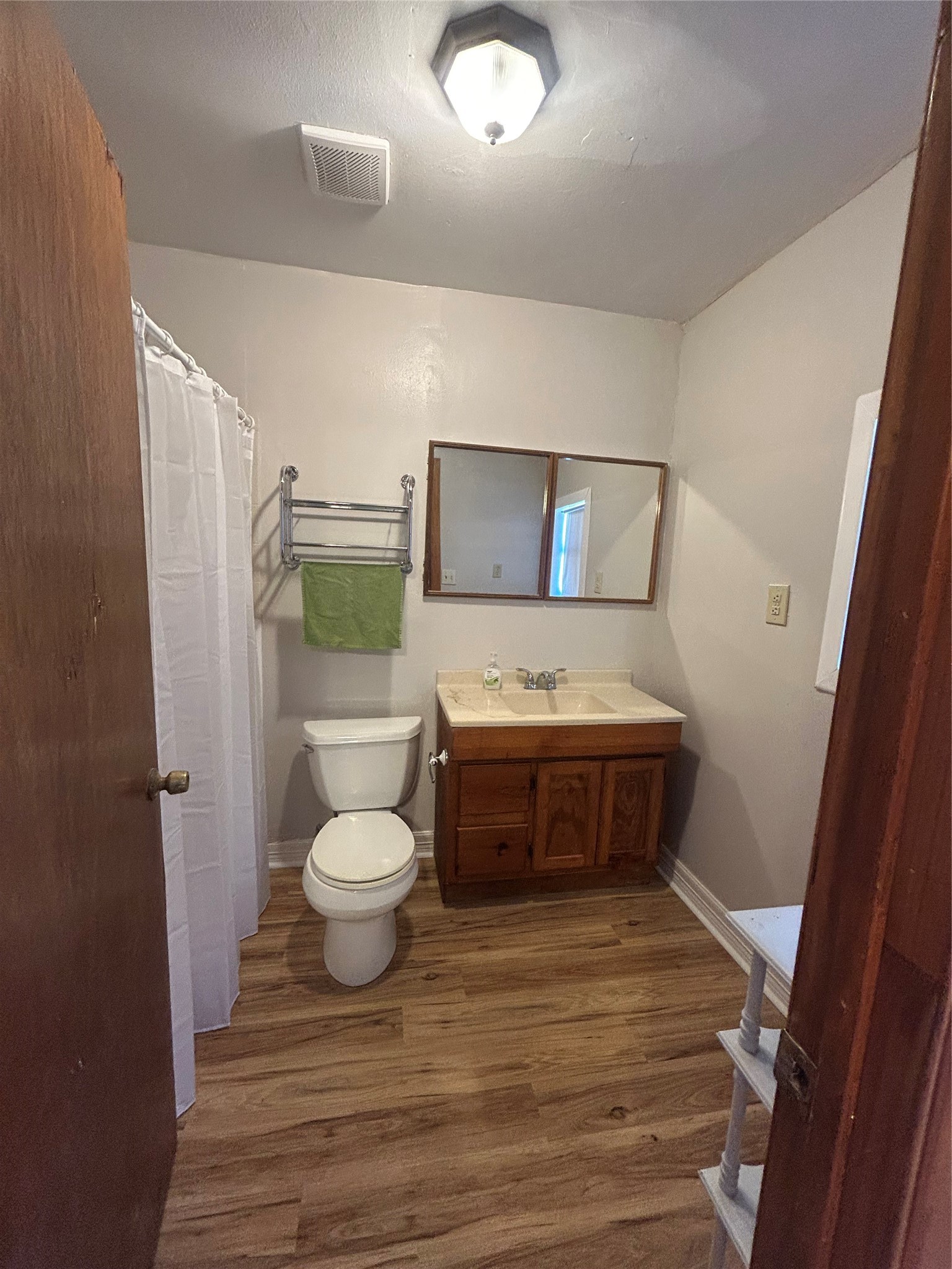 1312 North Avenue R Freeport, TX 77541 - Photo 10 of 16 Bathroom
