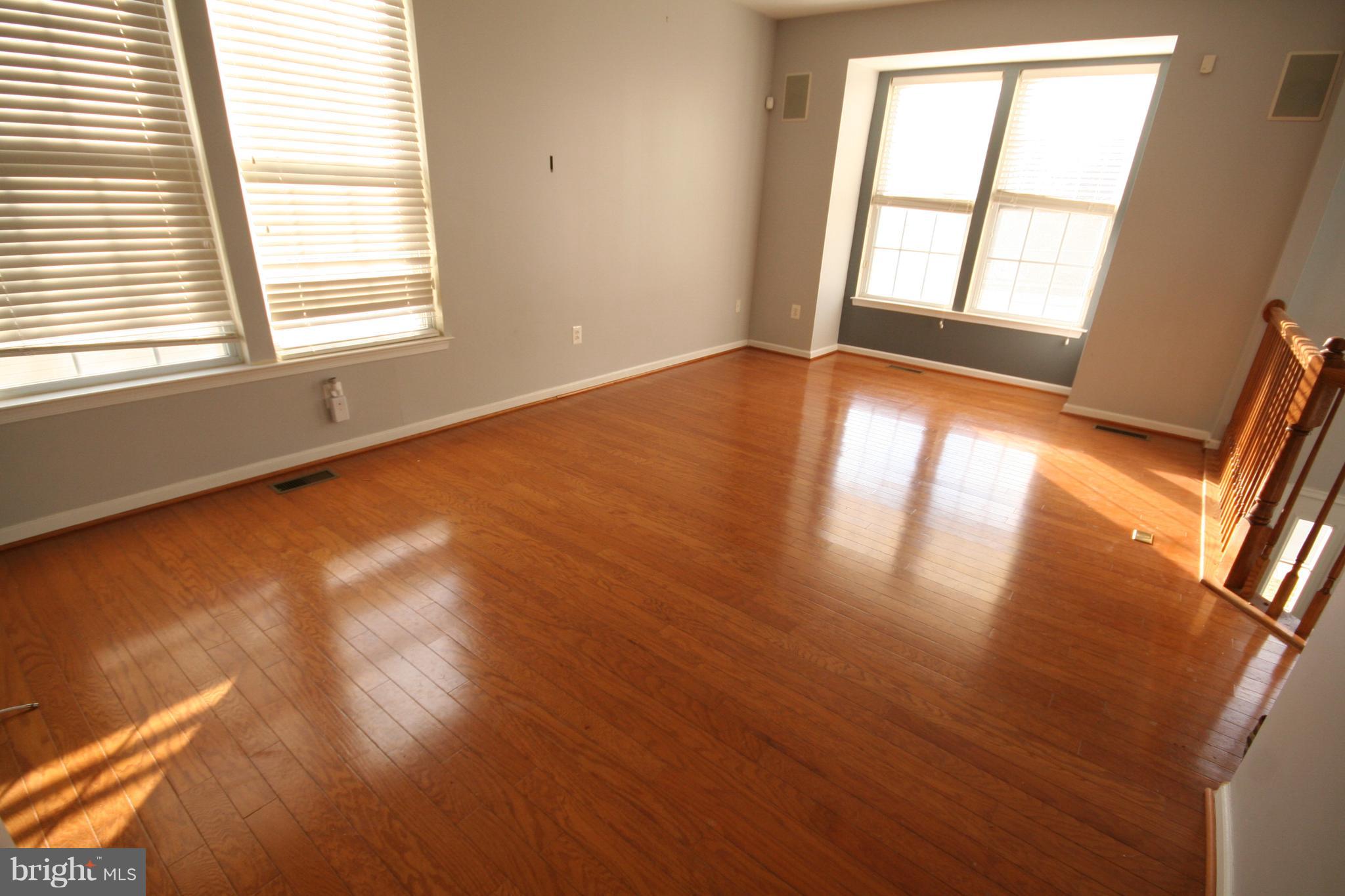 879 Middle River Road Baltimore, MD 21220 - Photo 5 of 33 Sitting room