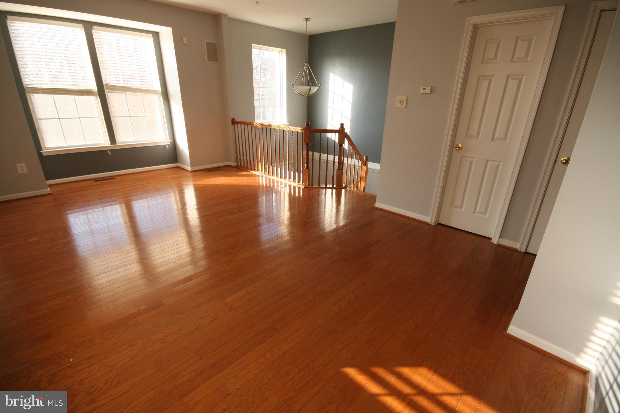 879 Middle River Road Baltimore, MD 21220 - Photo 8 of 33 Sitting room