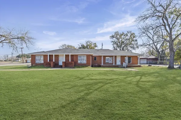 $299,900 | 1106 5th Street, Hempstead, TX 77445