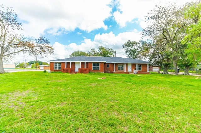 $324,900 | 1106 5th Street, Hempstead, TX 77445