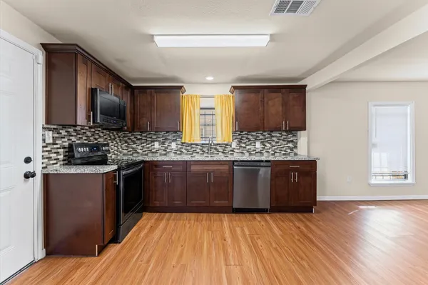 $299,900 | 1106 5th Street, Hempstead, TX 77445
