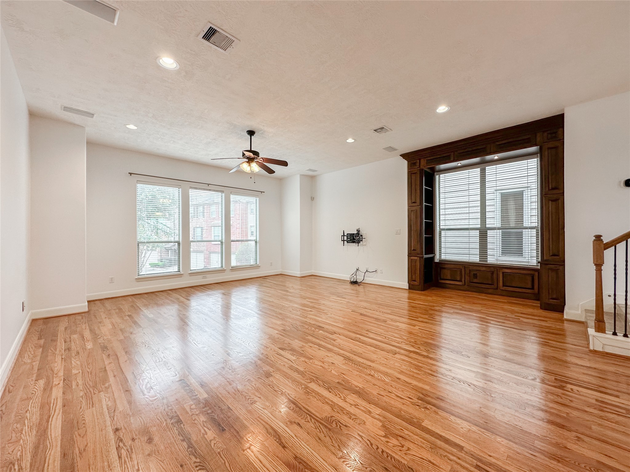 1727 Stacy Crest Houston, TX 77008 - Photo 11 of 37