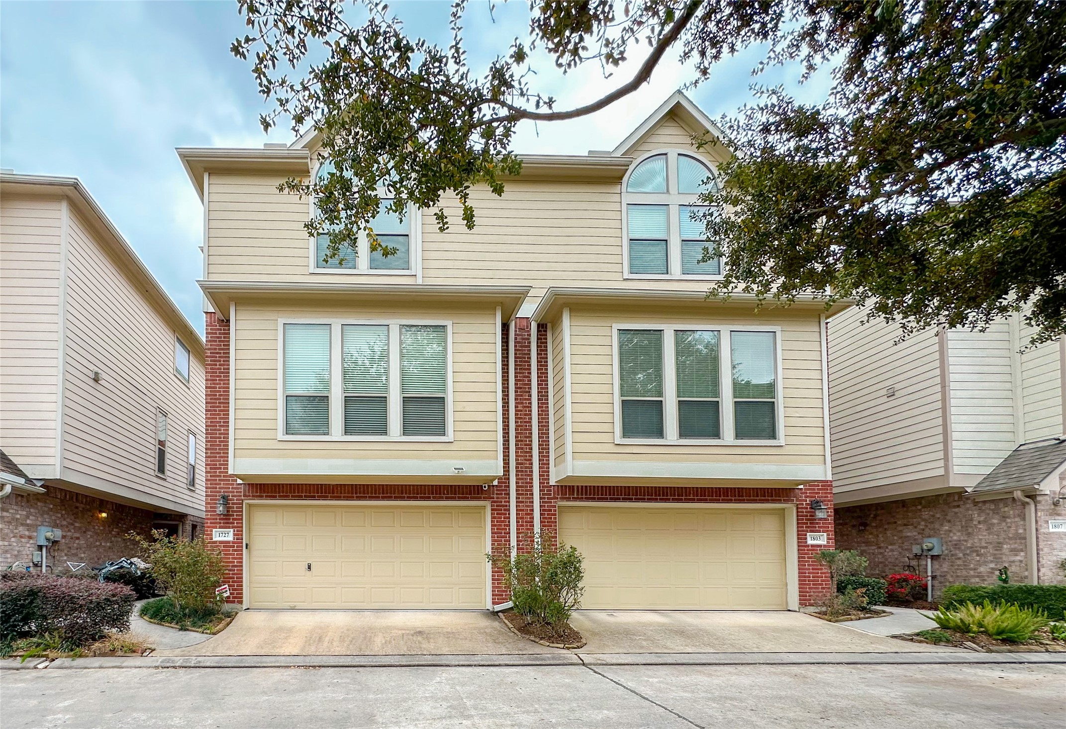 1727 Stacy Crest Houston, TX 77008 - Photo 2 of 37