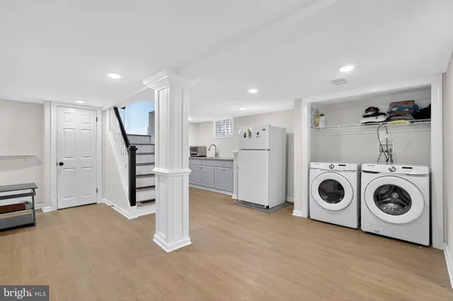 a view of utility room with washer and dryer