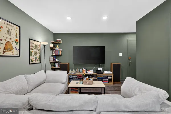 $2,500 | 2914 Kings Chapel Road, Unit 8, Falls Church, VA 22042