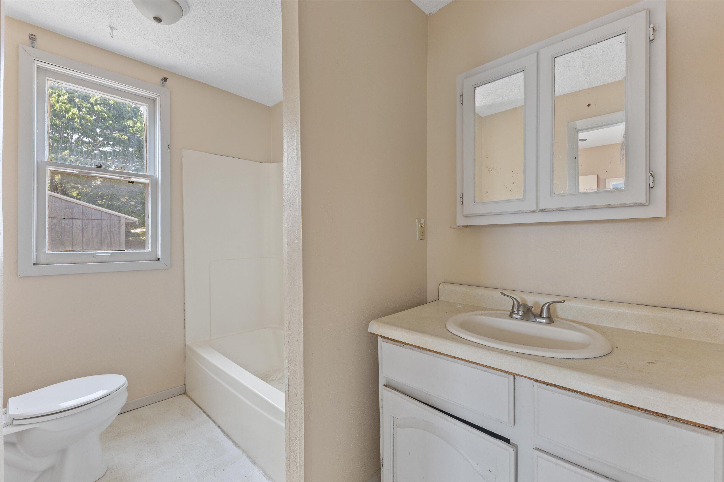 2401 Hansen Avenue Racine, WI 53405 - Photo 4 of 32 35-KCM-93