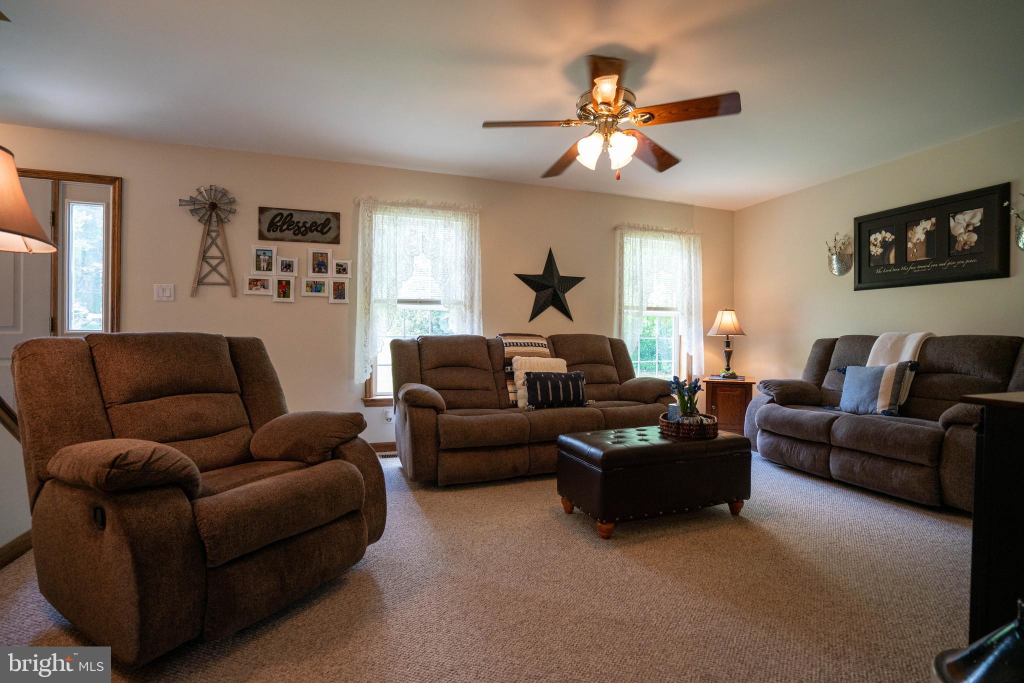 1707 West Rock Road Perkasie, PA 18944 - Photo 21 of 71 Living Room