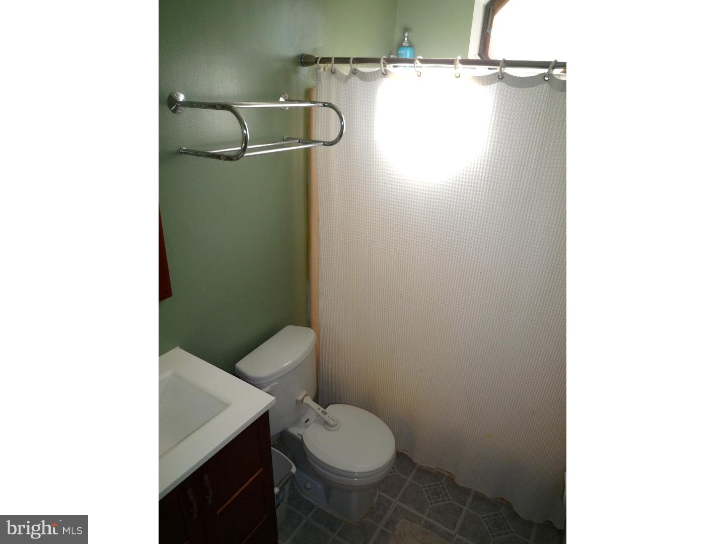 515 Banyan Road Newark, DE 19713 - Photo 14 of 24 Bathroom