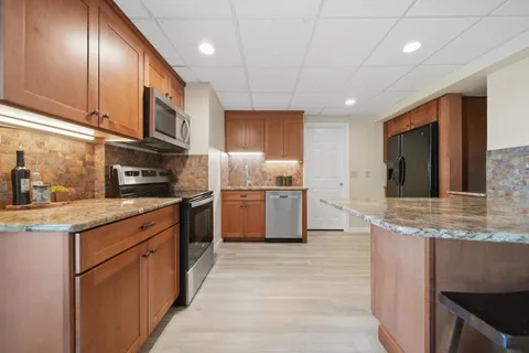 $1,050,000 | 74 Nolls Farm Road, Auburn, NH 03032