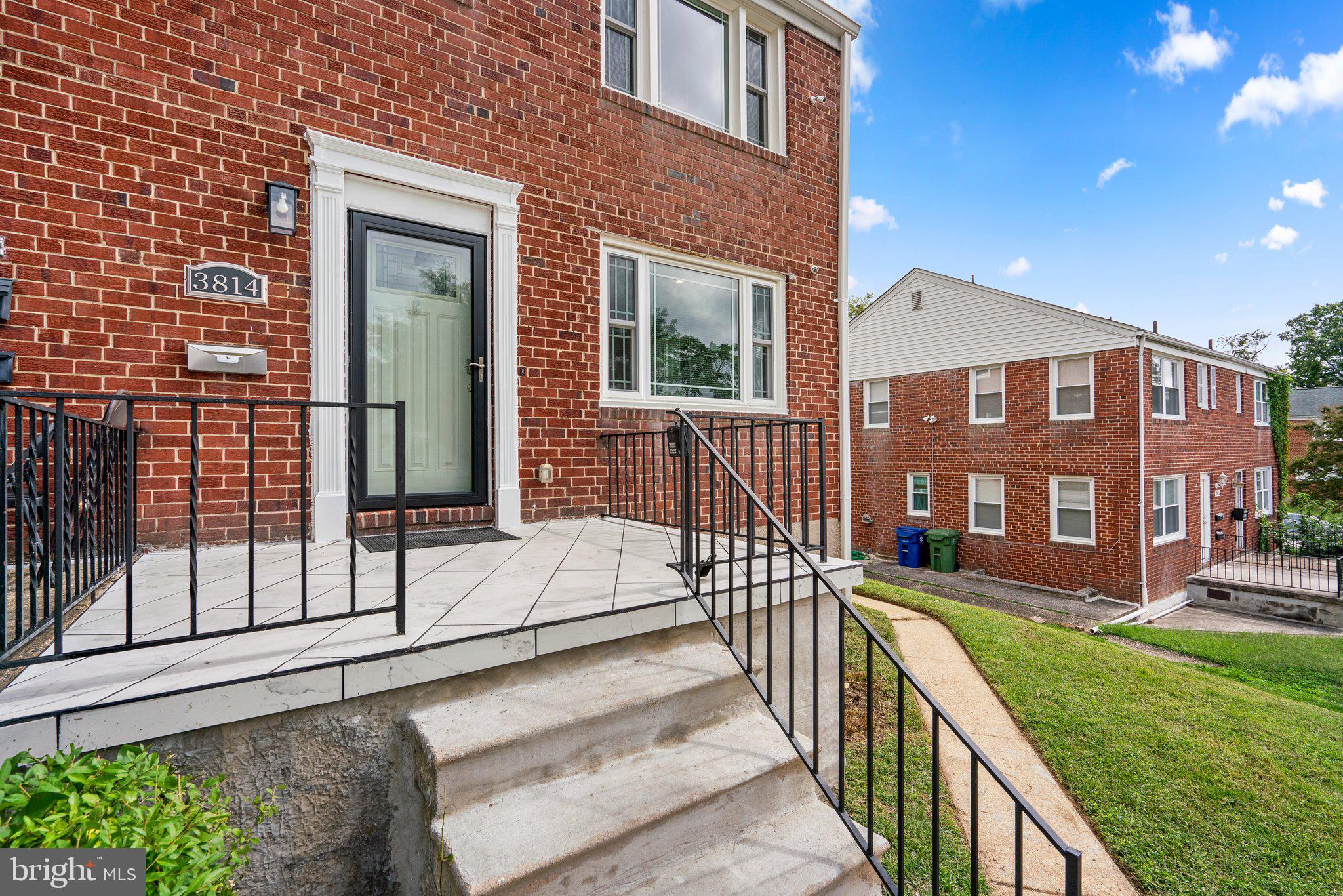 3814 Cedarhurst Road Baltimore, MD 21206 - Photo 4 of 38