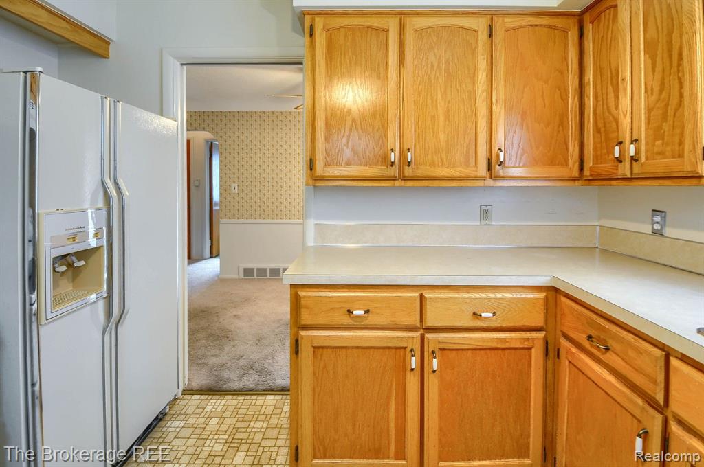 802 West Hemphill Road Flint, MI 48507 - Photo 14 of 27