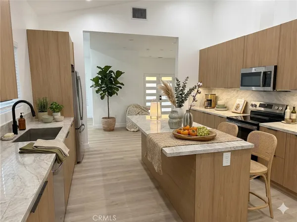 $5,250 | 9128 Balcom Avenue, Northridge, CA 91325