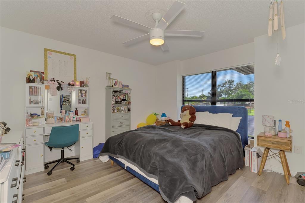 952 North Beneva Road, Unit V23 Sarasota, FL 34232 - Photo 34 of 46 Gallery Image 34