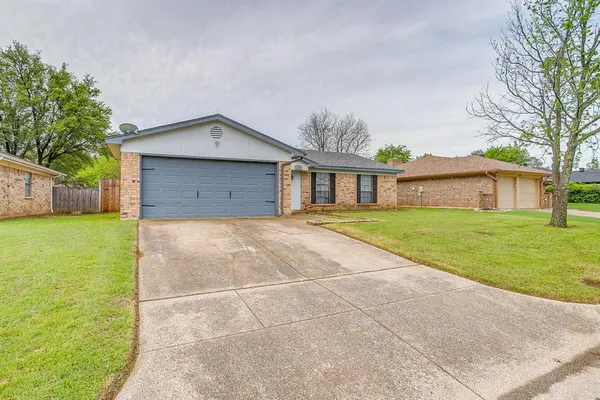 $275,000 | 2733 Southpark Lane, Fort Worth, TX 76133