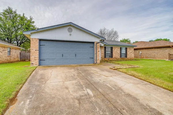 $275,000 | 2733 Southpark Lane, Fort Worth, TX 76133