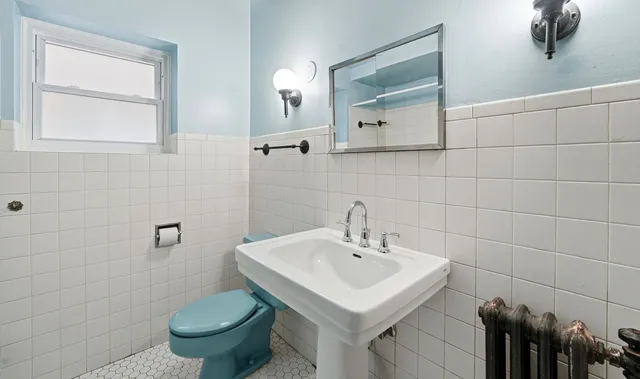 $875,000 | 2600 West North Shore Avenue, Chicago, IL 60645