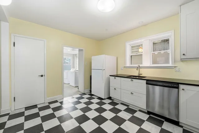 $875,000 | 2600 West North Shore Avenue, Chicago, IL 60645