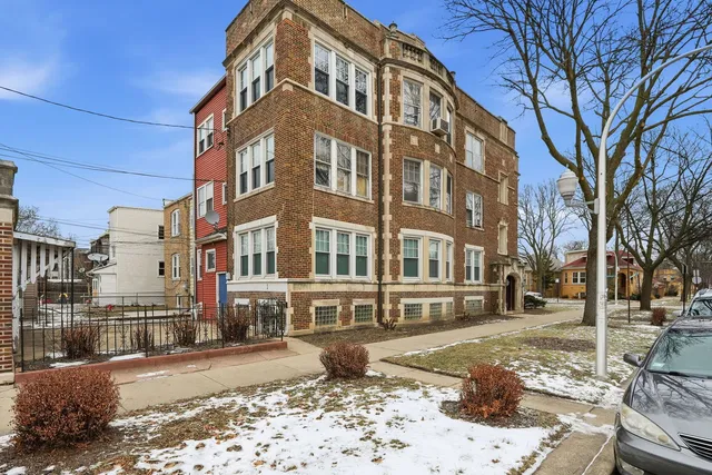 $875,000 | 2600 West North Shore Avenue, Chicago, IL 60645