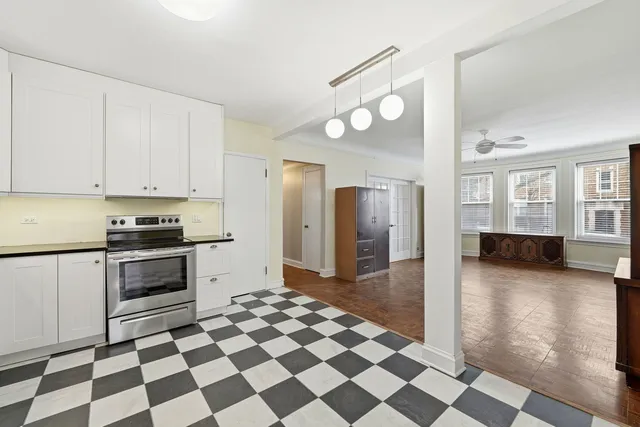 $875,000 | 2600 West North Shore Avenue, Chicago, IL 60645