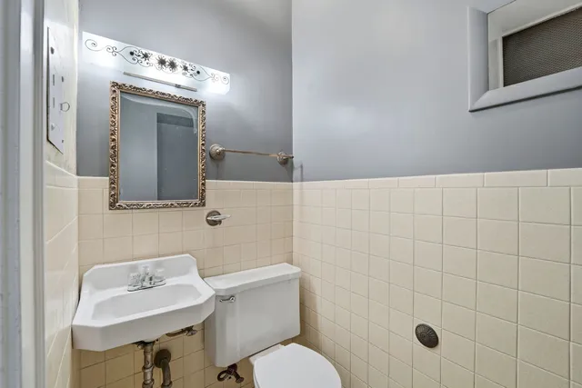 $875,000 | 2600 West North Shore Avenue, Chicago, IL 60645