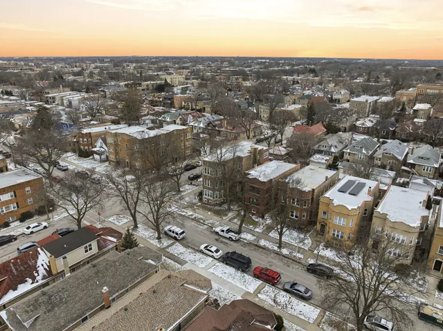 $875,000 | 2600 West North Shore Avenue, Chicago, IL 60645