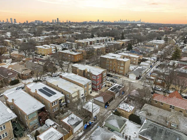$875,000 | 2600 West North Shore Avenue, Chicago, IL 60645